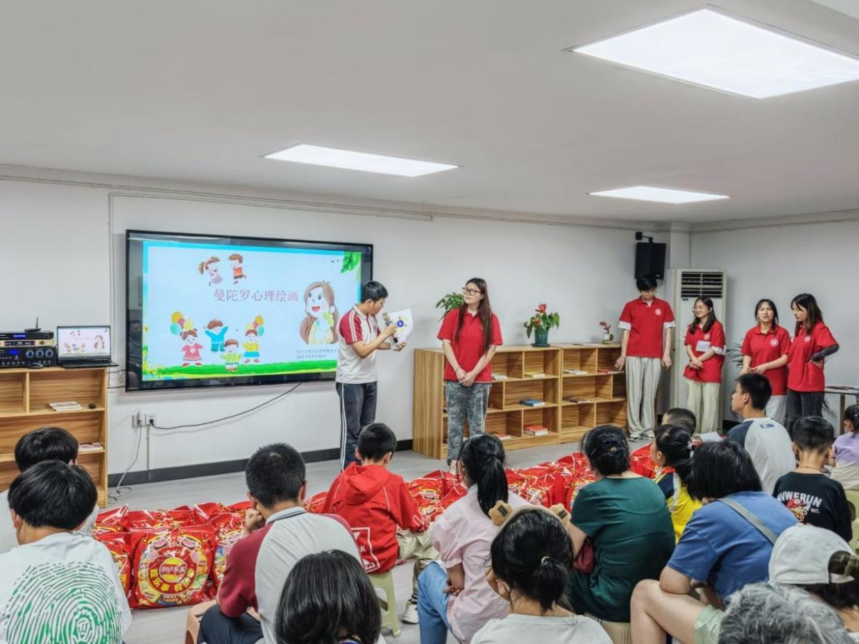 双节同庆 心暖童心|bat365正版唯一官网携手东城街道开展“粽点关注·童心向阳”志愿活动