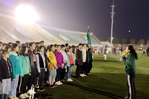 bdfe32e47c724d7eaf0fe00ba13e443c.jpg 学院党总支书记苏蓉做动员讲话.jpg