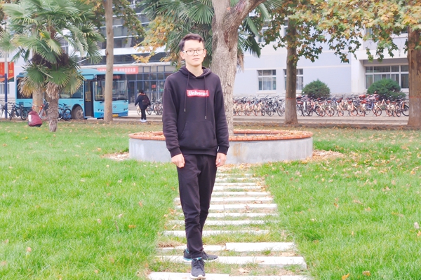 244666c129f7417a9269528e085898d3.jpg 周荣磊横板.jpg